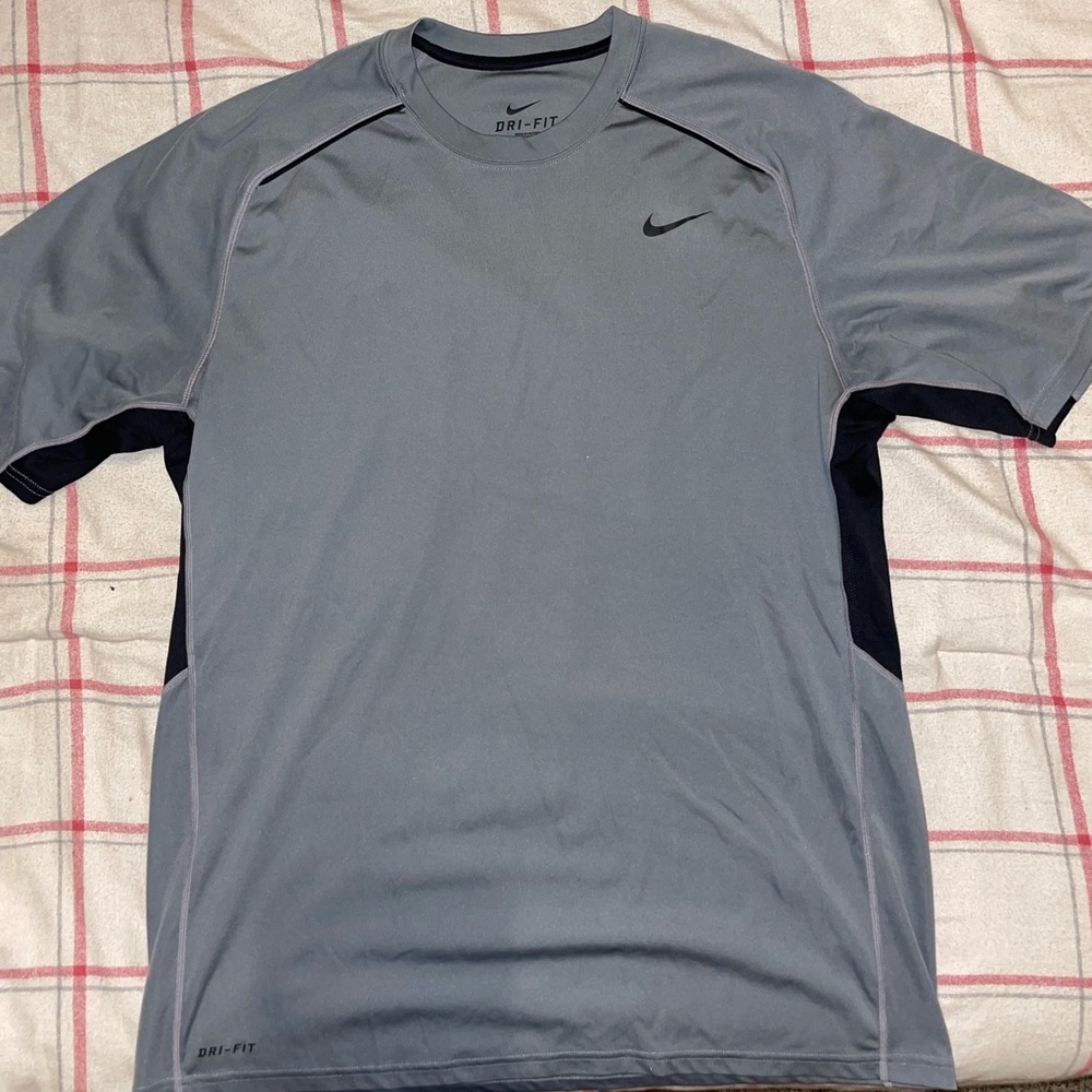 Men’s Nike Drifit Shirt XL